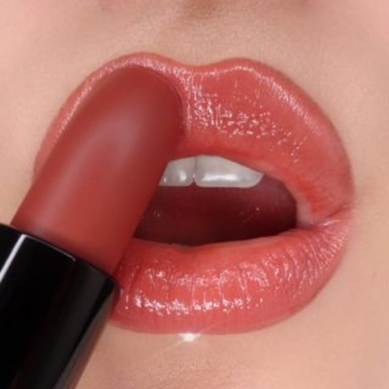 Jamais! Sheer lipstick Less is More